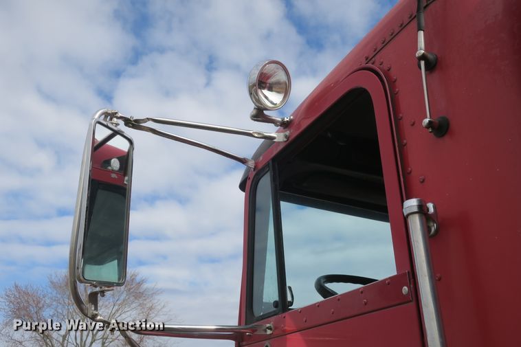 image for item DB10008 1993 Freightliner FLD dump truck