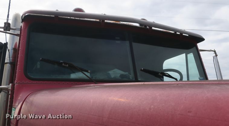 image for item DB10008 1993 Freightliner FLD dump truck