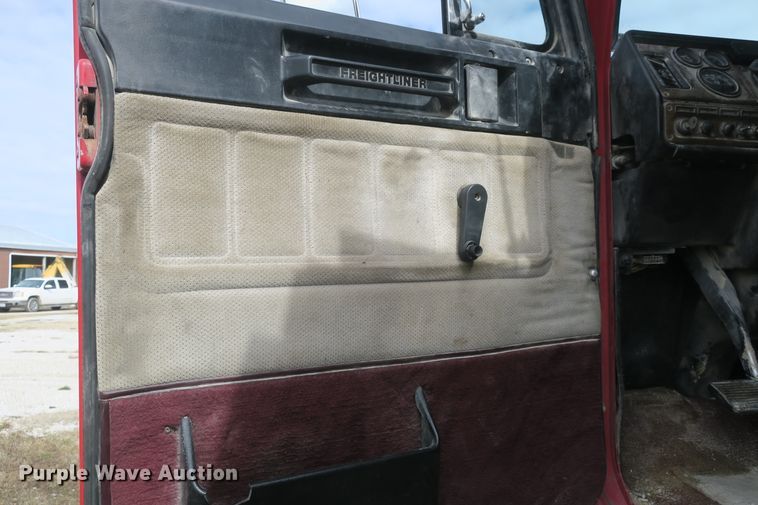 image for item DB10008 1993 Freightliner FLD dump truck