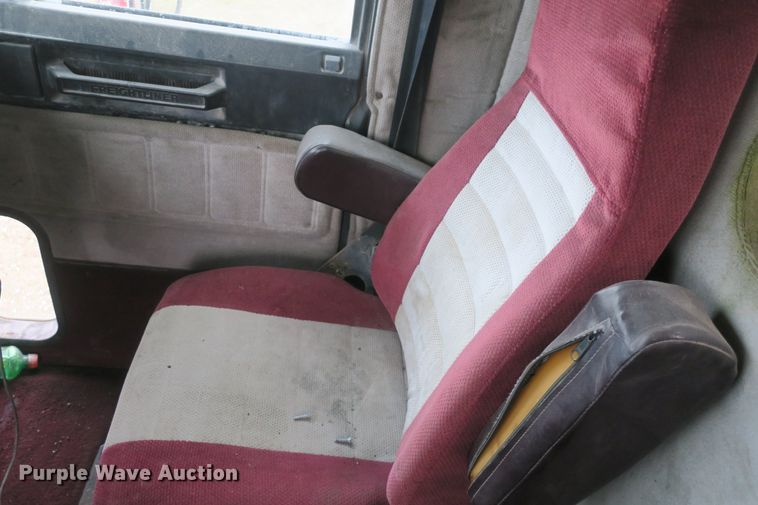 image for item DB10008 1993 Freightliner FLD dump truck