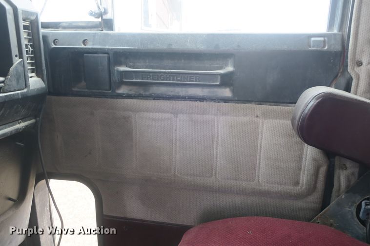 image for item DB10008 1993 Freightliner FLD dump truck