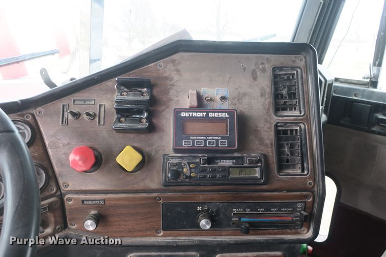 image for item DB10008 1993 Freightliner FLD dump truck