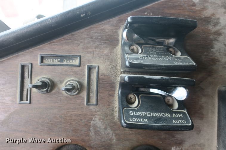 image for item DB10008 1993 Freightliner FLD dump truck