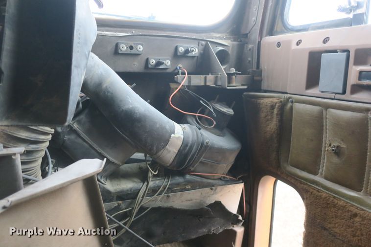 image for item DB10010 1985 Freightliner FLC dump truck