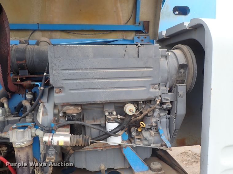 image for item DC3310 2002 Genie S80 boom lift