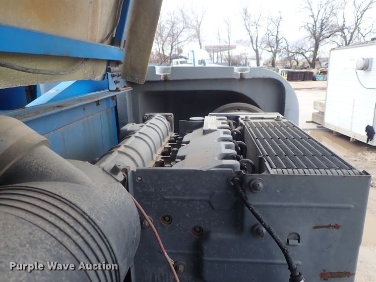 image for item DC3310 2002 Genie S80 boom lift