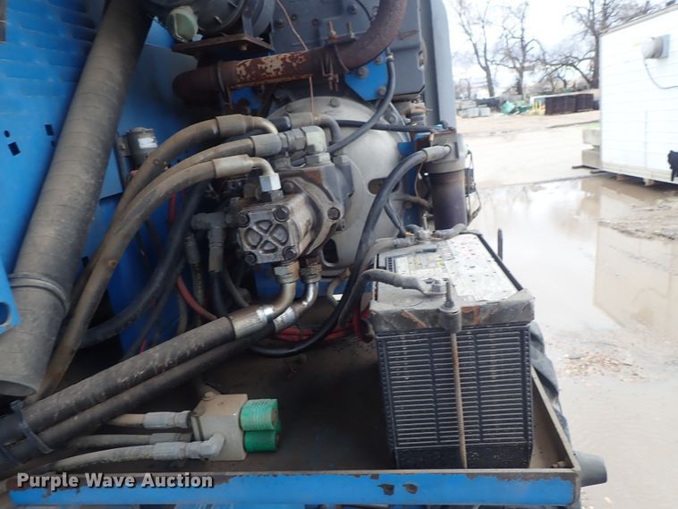 image for item DC3310 2002 Genie S80 boom lift