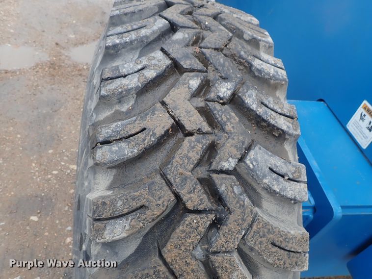 image for item DC3310 2002 Genie S80 boom lift