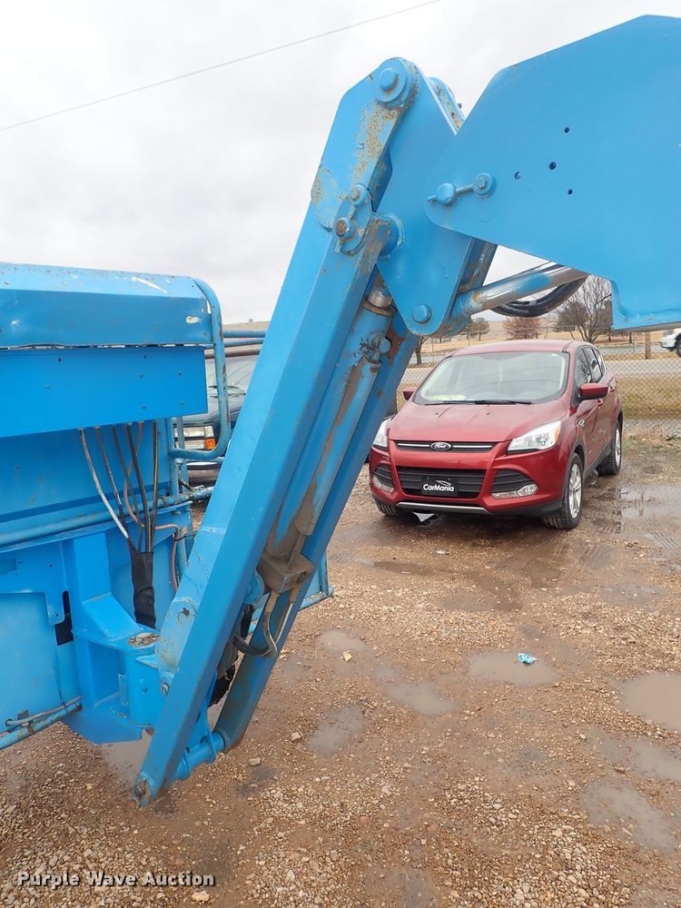 image for item DC3310 2002 Genie S80 boom lift