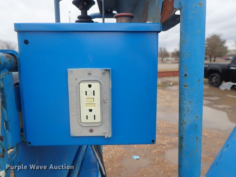 image for item DC3310 2002 Genie S80 boom lift