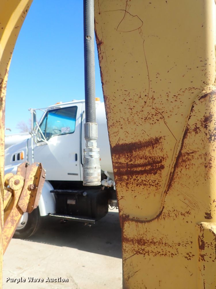 image for item DC3338 1997 Caterpillar 426C backhoe