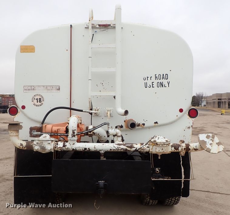 image for item DC3345 2000 Sterling L-Line water truck