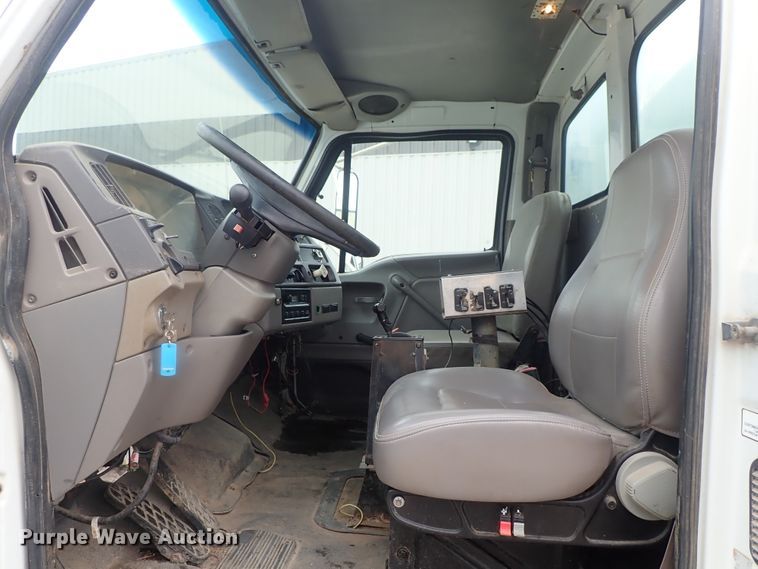 image for item DC3345 2000 Sterling L-Line water truck