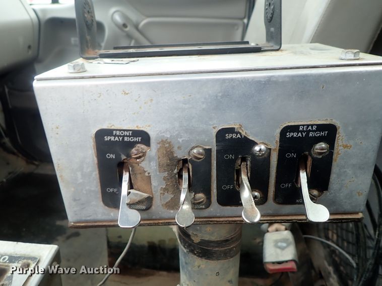 image for item DC3345 2000 Sterling L-Line water truck