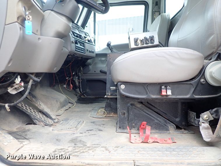 image for item DC3345 2000 Sterling L-Line water truck