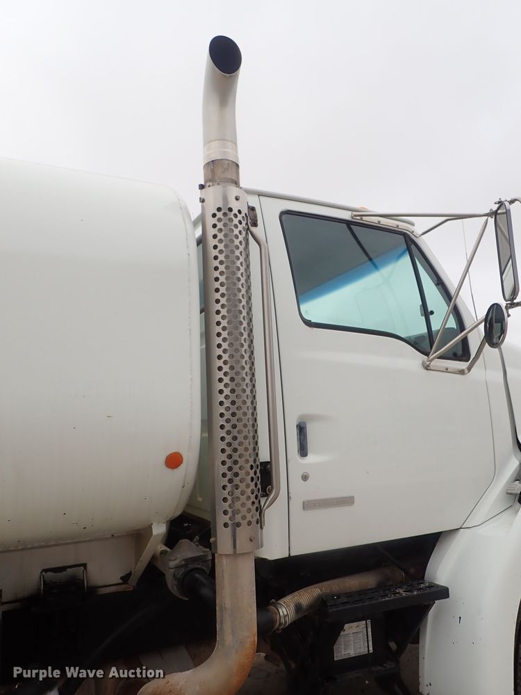 image for item DC3345 2000 Sterling L-Line water truck