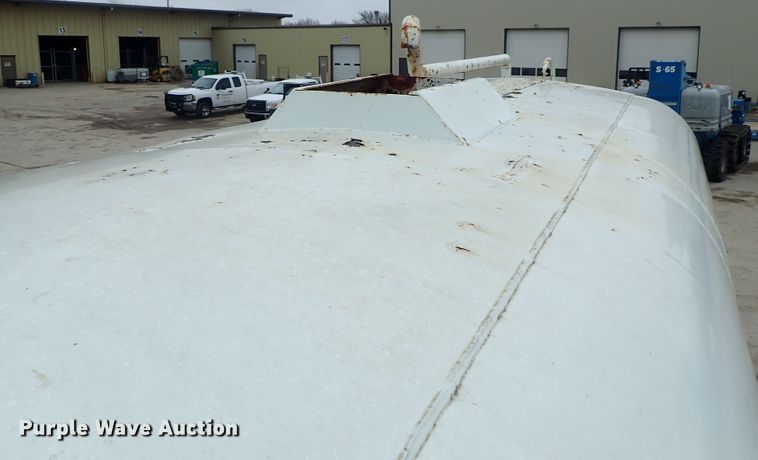 image for item DC3345 2000 Sterling L-Line water truck