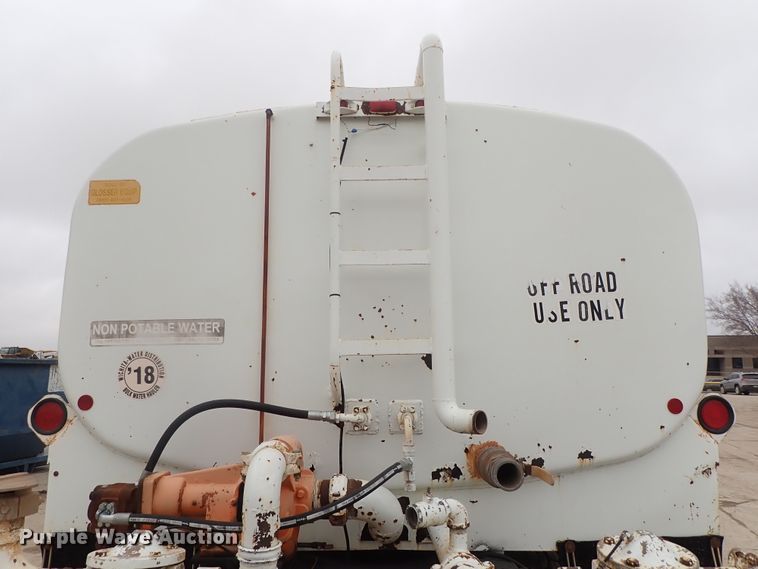 image for item DC3345 2000 Sterling L-Line water truck