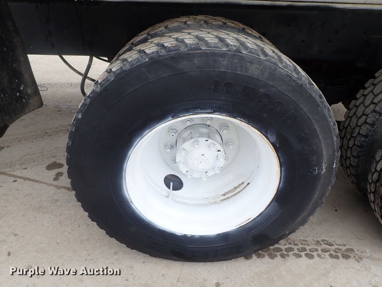 image for item DC3345 2000 Sterling L-Line water truck