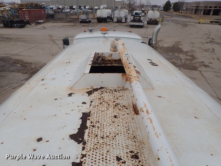 image for item DC3345 2000 Sterling L-Line water truck