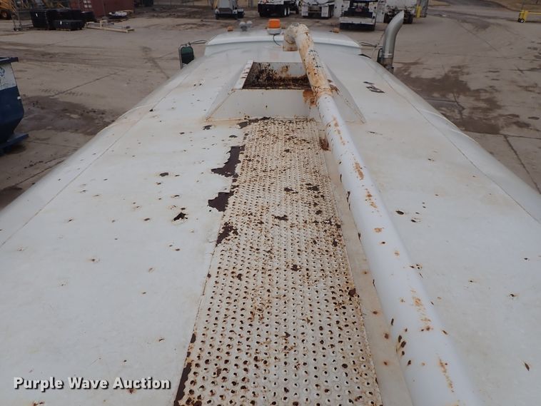 image for item DC3345 2000 Sterling L-Line water truck