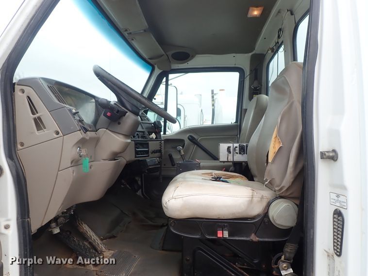 image for item DC3346 2000 Sterling L-Line water truck