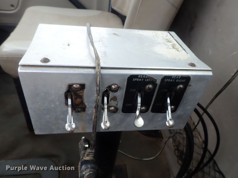 image for item DC3346 2000 Sterling L-Line water truck