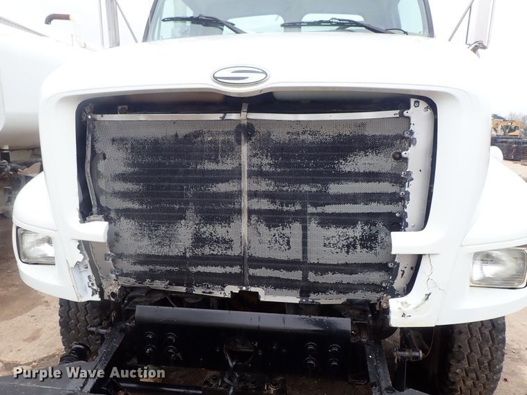 image for item DC3346 2000 Sterling L-Line water truck