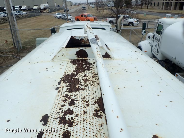 image for item DC3346 2000 Sterling L-Line water truck