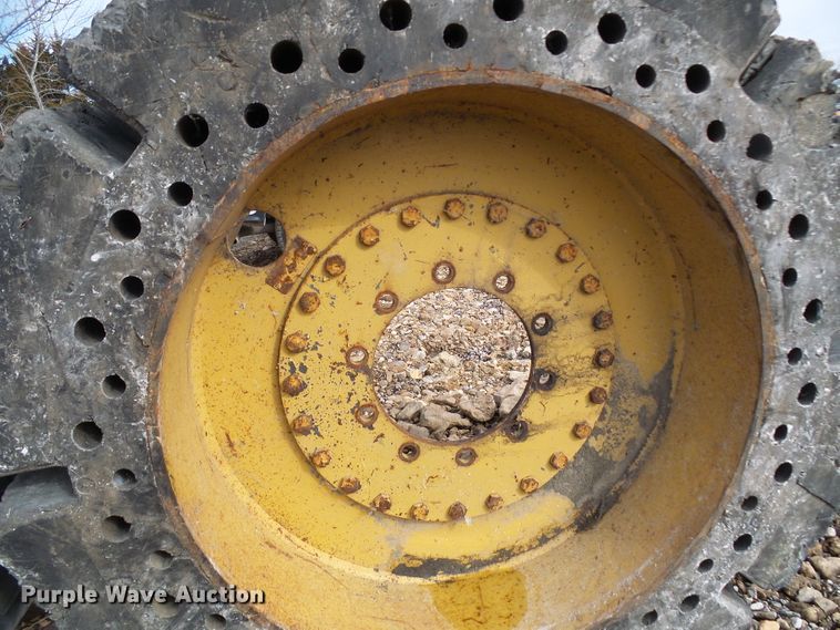 image for item DD1791 (4) Setco 17.5 x 25 solid tires