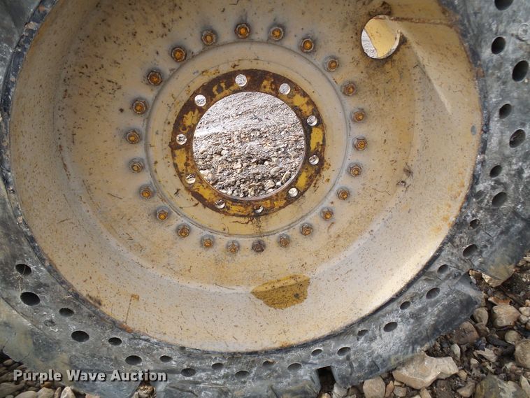 image for item DD1791 (4) Setco 17.5 x 25 solid tires