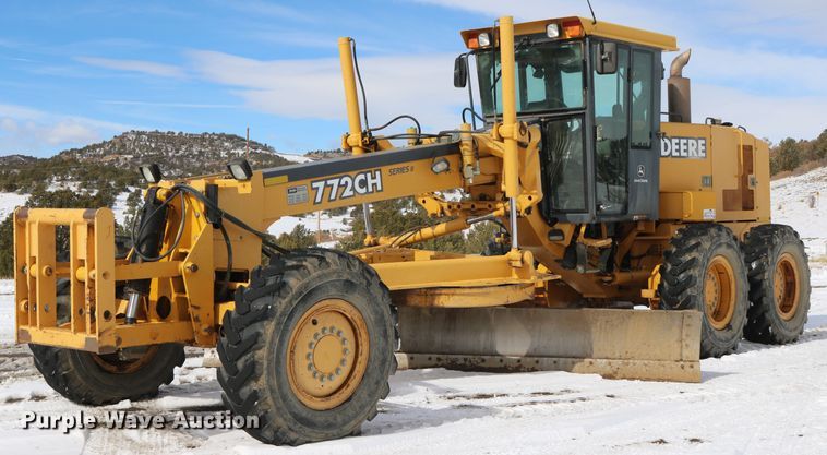 image for item DD6083 2002 John Deere 772CH Series II motor grader