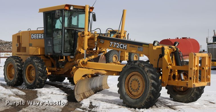 image for item DD6083 2002 John Deere 772CH Series II motor grader