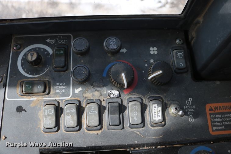 image for item DD6083 2002 John Deere 772CH Series II motor grader