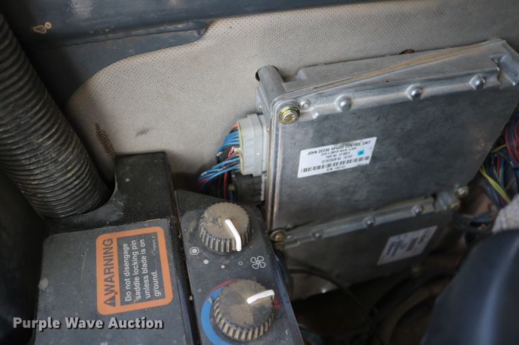 image for item DD6083 2002 John Deere 772CH Series II motor grader