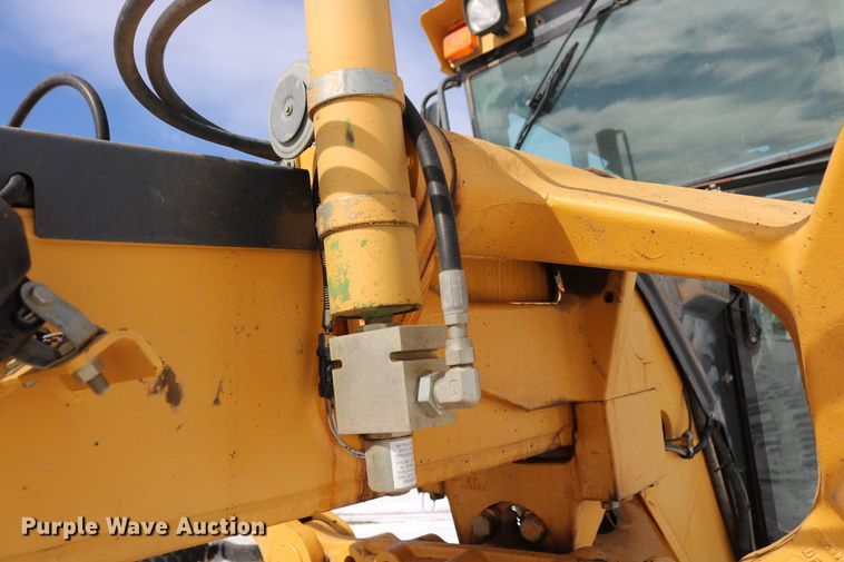 image for item DD6083 2002 John Deere 772CH Series II motor grader