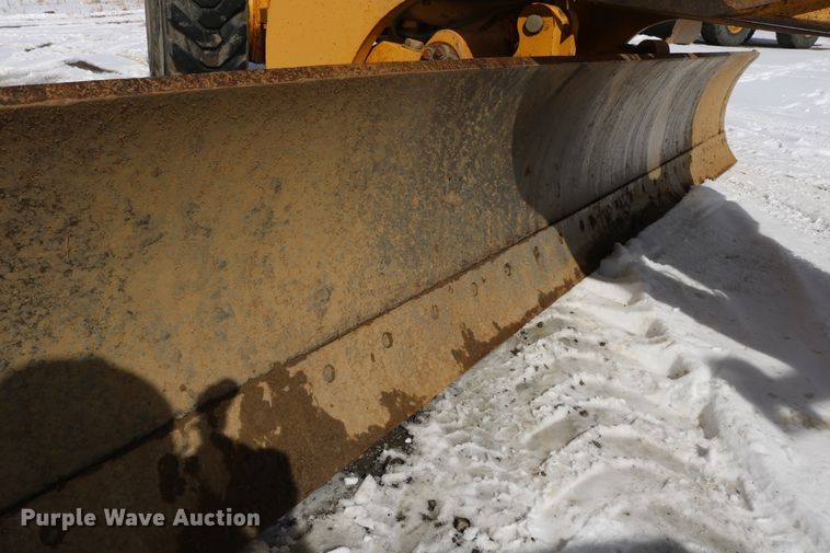 image for item DD6083 2002 John Deere 772CH Series II motor grader