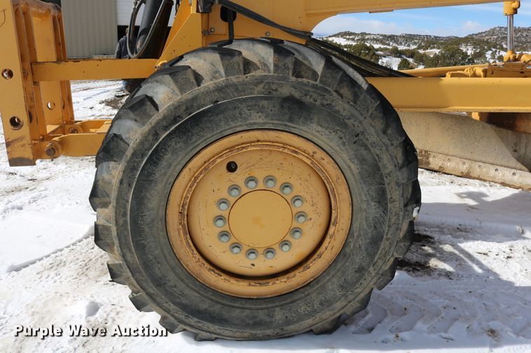 image for item DD6083 2002 John Deere 772CH Series II motor grader