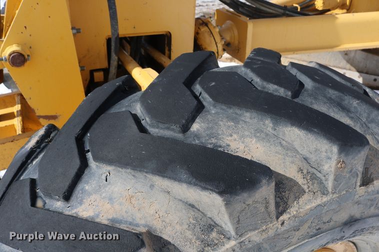 image for item DD6083 2002 John Deere 772CH Series II motor grader