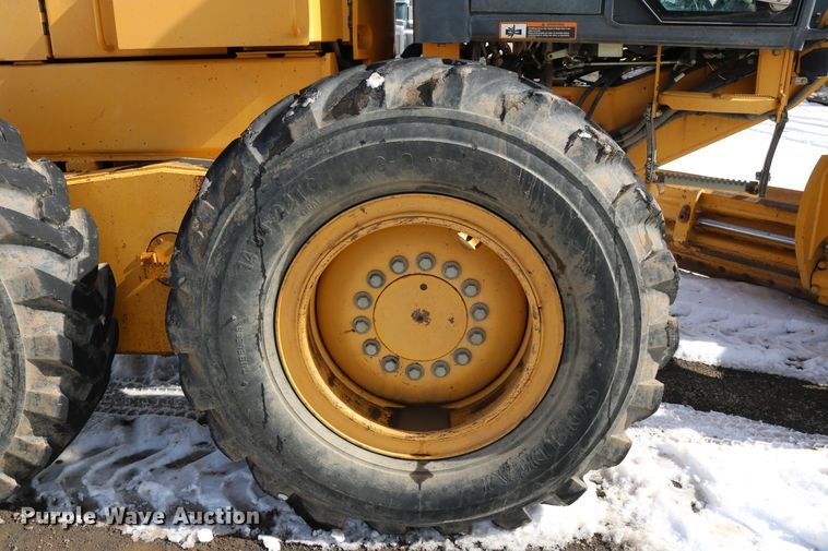 image for item DD6083 2002 John Deere 772CH Series II motor grader