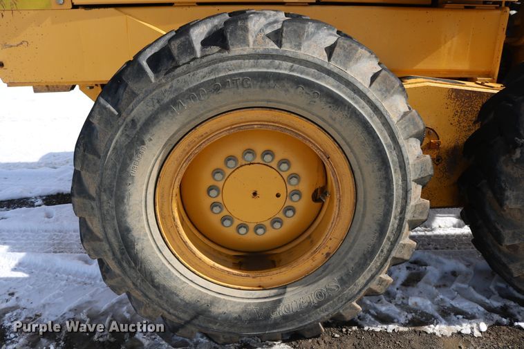 image for item DD6083 2002 John Deere 772CH Series II motor grader