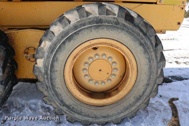 image for item DD6083 2002 John Deere 772CH Series II motor grader