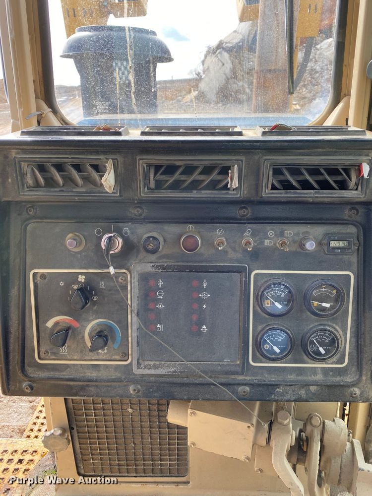 image for item DF6649 2000 Caterpillar D8R dozer