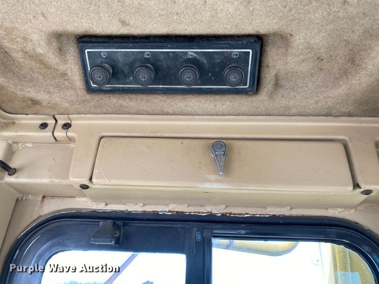 image for item DF6649 2000 Caterpillar D8R dozer