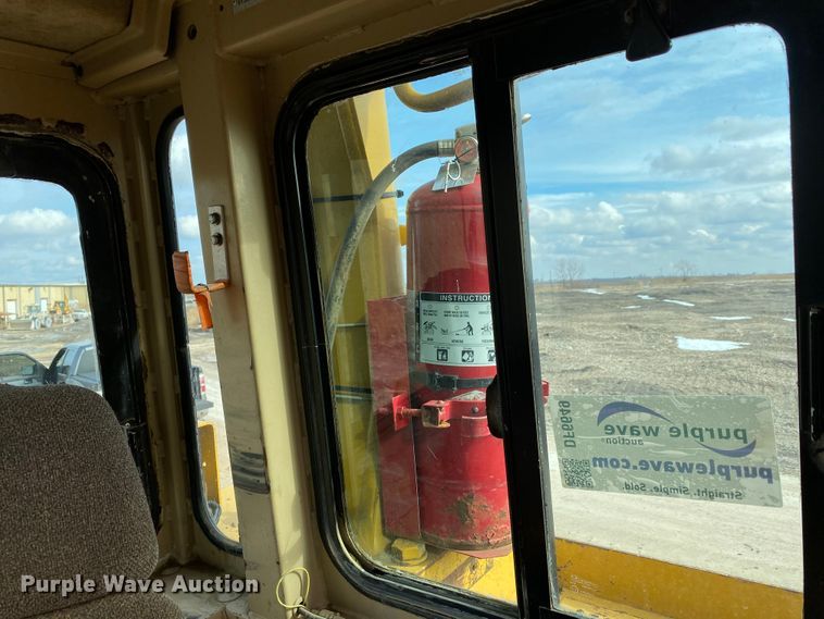 image for item DF6649 2000 Caterpillar D8R dozer