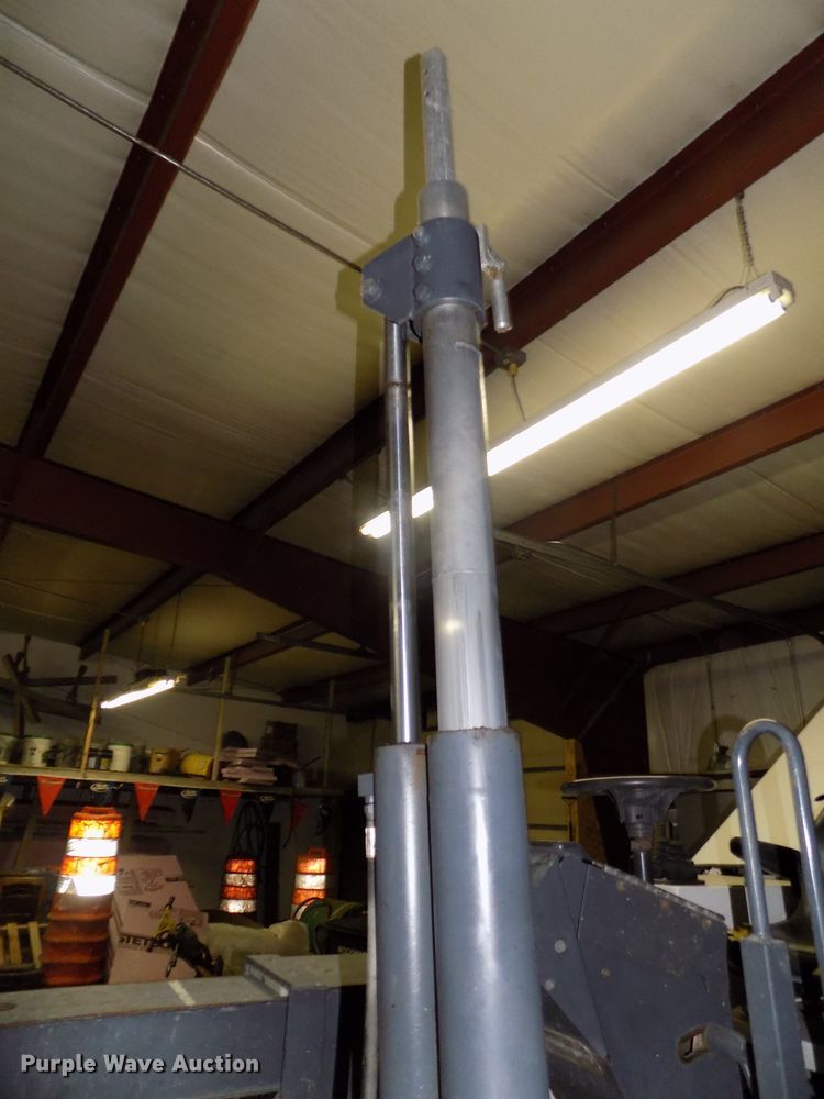 image for item DG2518 1999 Somero S100 laser screed