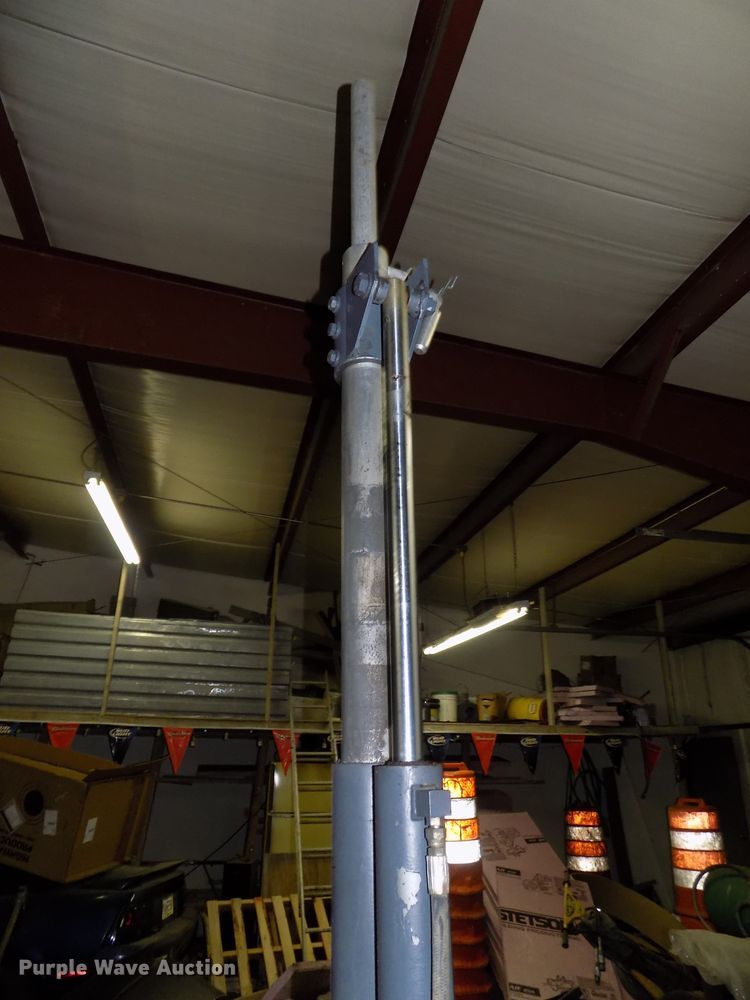 image for item DG2518 1999 Somero S100 laser screed