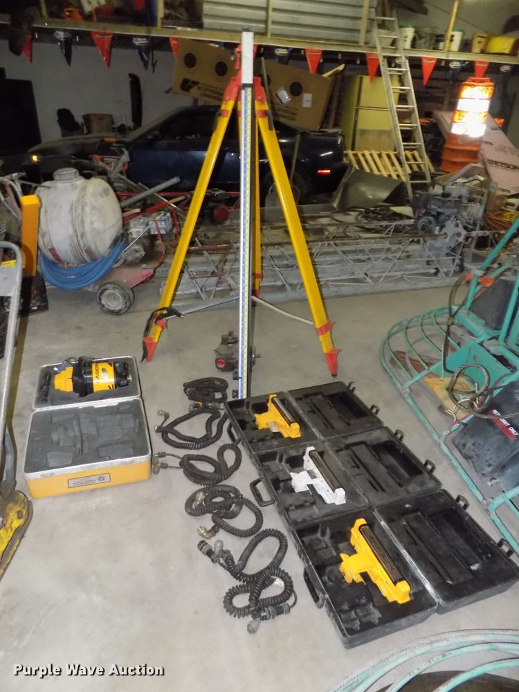 image for item DG2518 1999 Somero S100 laser screed