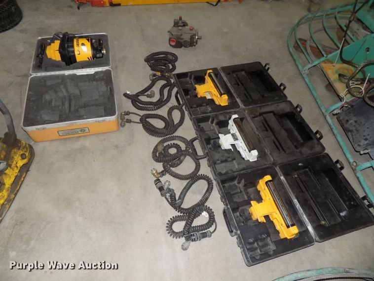 image for item DG2518 1999 Somero S100 laser screed