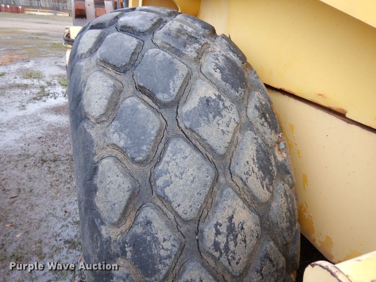 image for item DH2365 Sakai SV510TF single drum roller